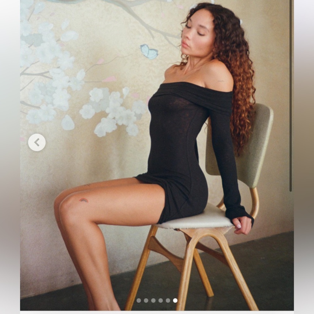 Are You Am I Kina Black Off-Shoulder mini Dress S